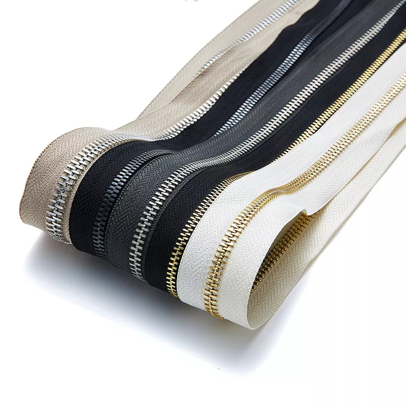 Apakah Itu Zip Logam dan Mengapa Ia Masih Pilihan Pilihan dalam Pakaian Premium?